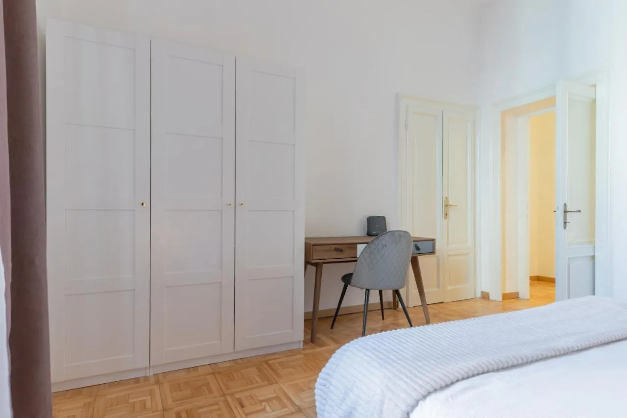 Solferino Living Apartment Milan